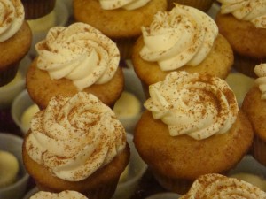 Cinnamon Cupcakes with Cinnamon Cream Cheese Frosting from Sonoma Cake Creations